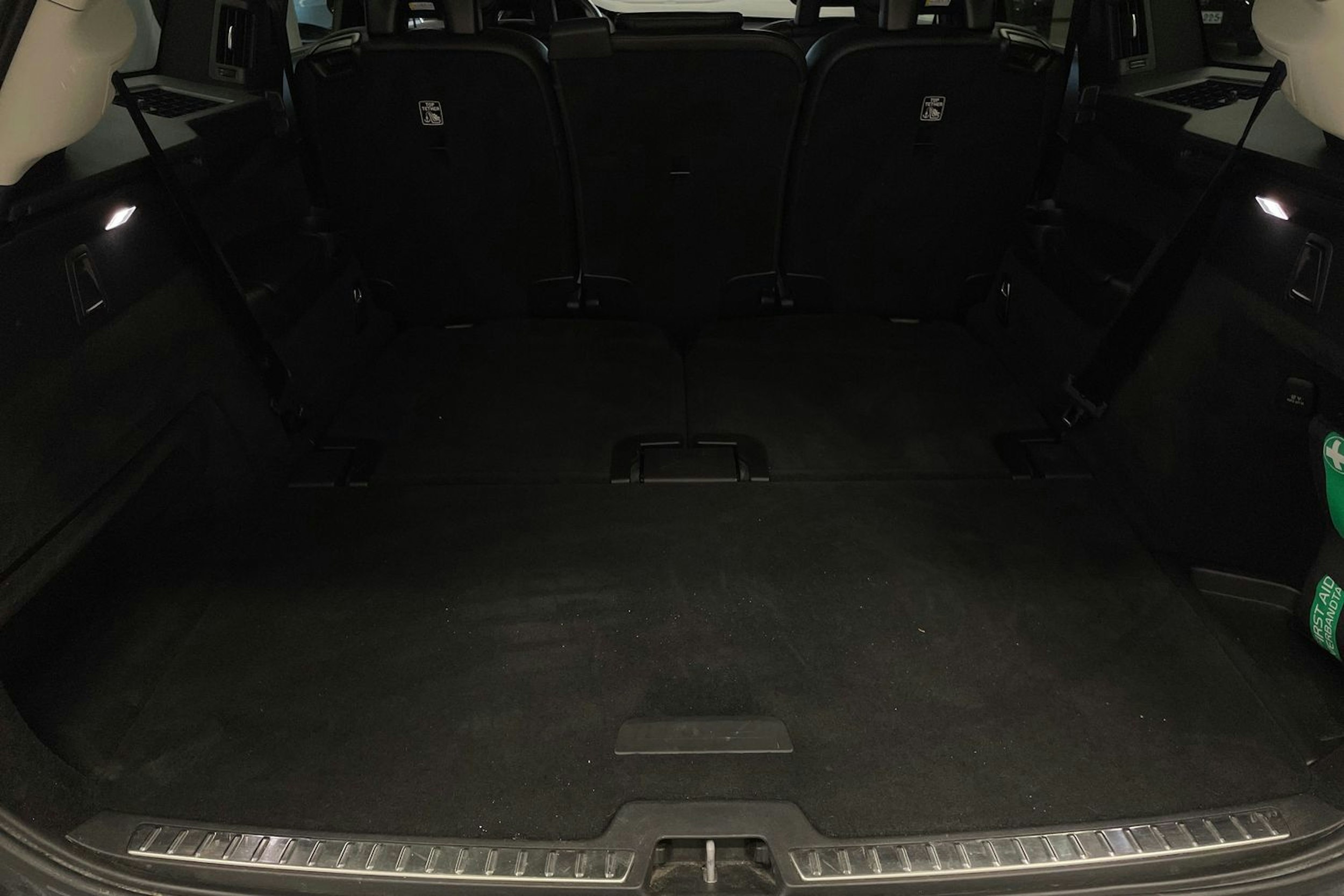 musta Volvo XC90 2021 kuva 20.