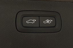 musta Volvo XC90 2021 kuva 21.