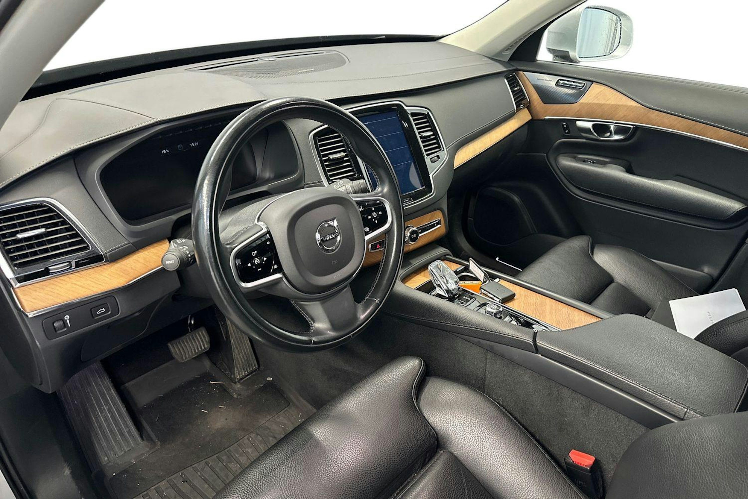 harmaa Volvo XC90 2021 kuva 3.