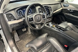 valkoinen Volvo XC90 2021 kuva 3.