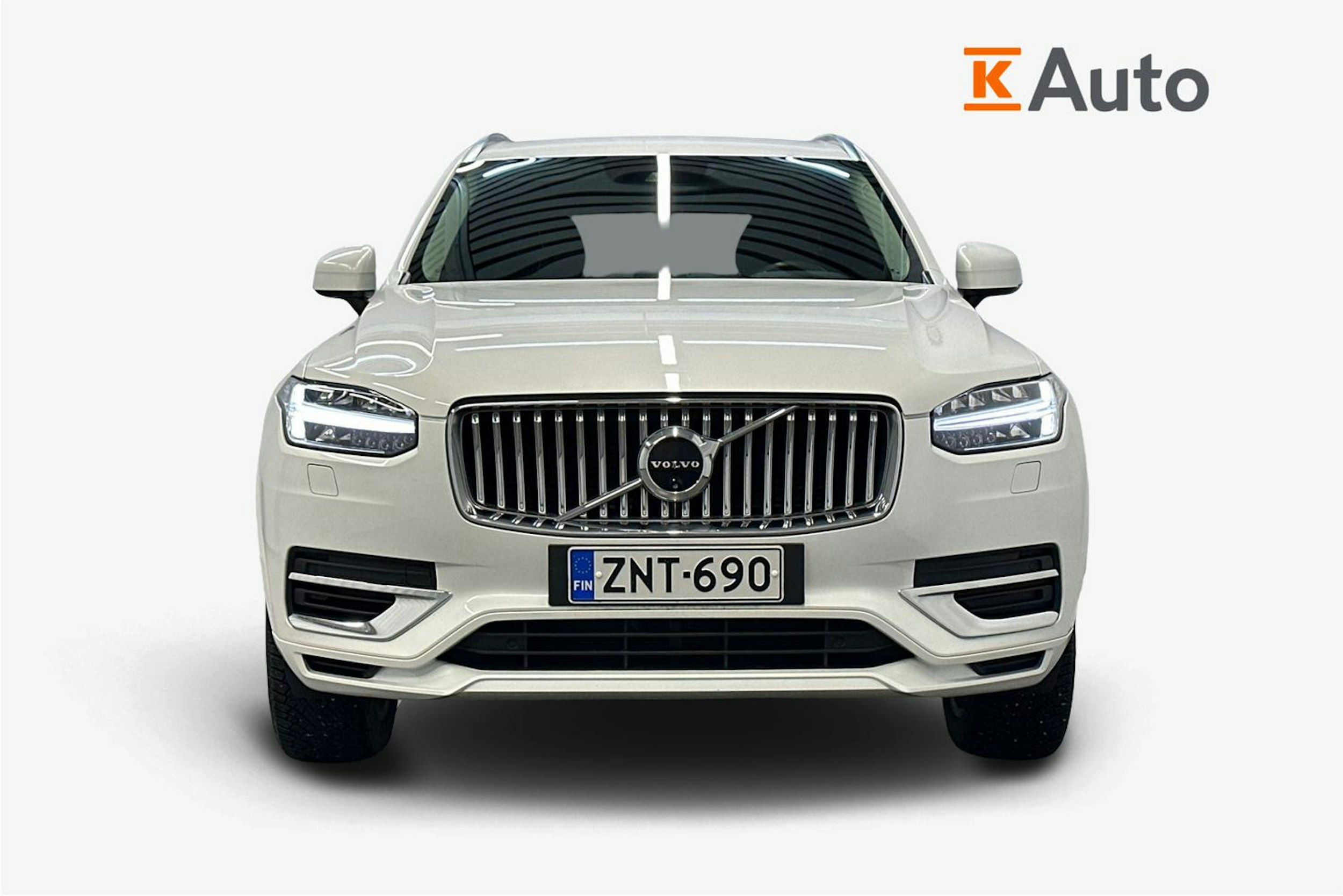valkoinen Volvo XC90 2021 kuva 5.