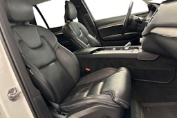 valkoinen Volvo XC90 2021 kuva 10.