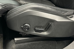 valkoinen Volvo XC90 2021 kuva 13.