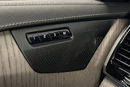 valkoinen Volvo XC90 2021 kuva 14.