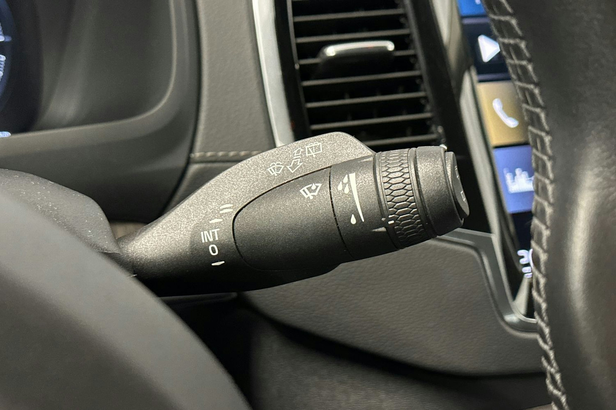 valkoinen Volvo XC90 2021 kuva 19.