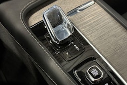 valkoinen Volvo XC90 2021 kuva 22.