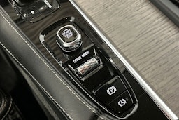 valkoinen Volvo XC90 2021 kuva 23.