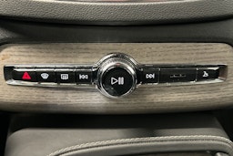 valkoinen Volvo XC90 2021 kuva 24.