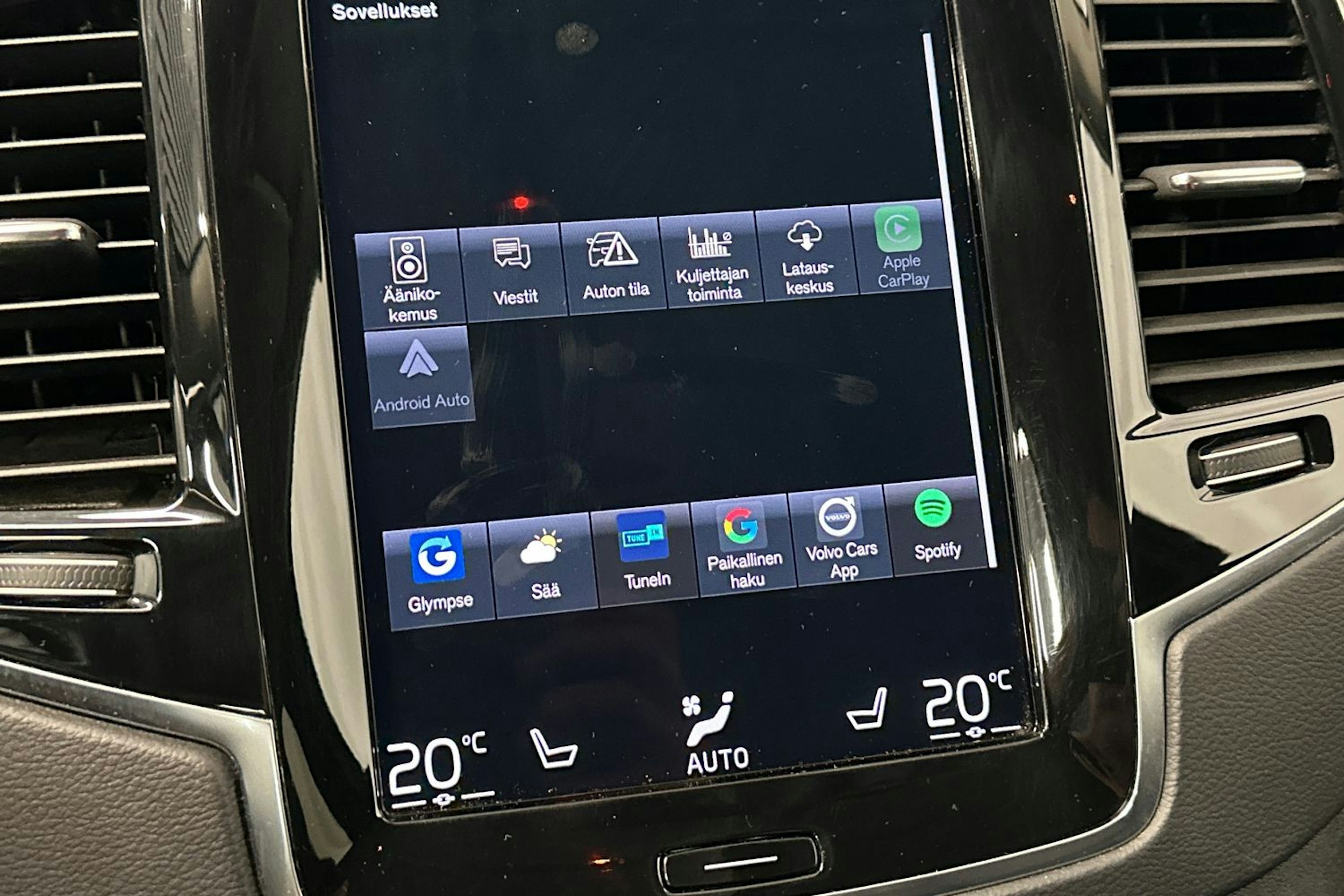 valkoinen Volvo XC90 2021 kuva 29.