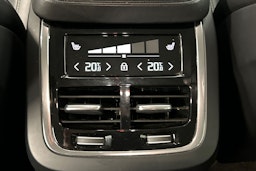 valkoinen Volvo XC90 2021 kuva 32.