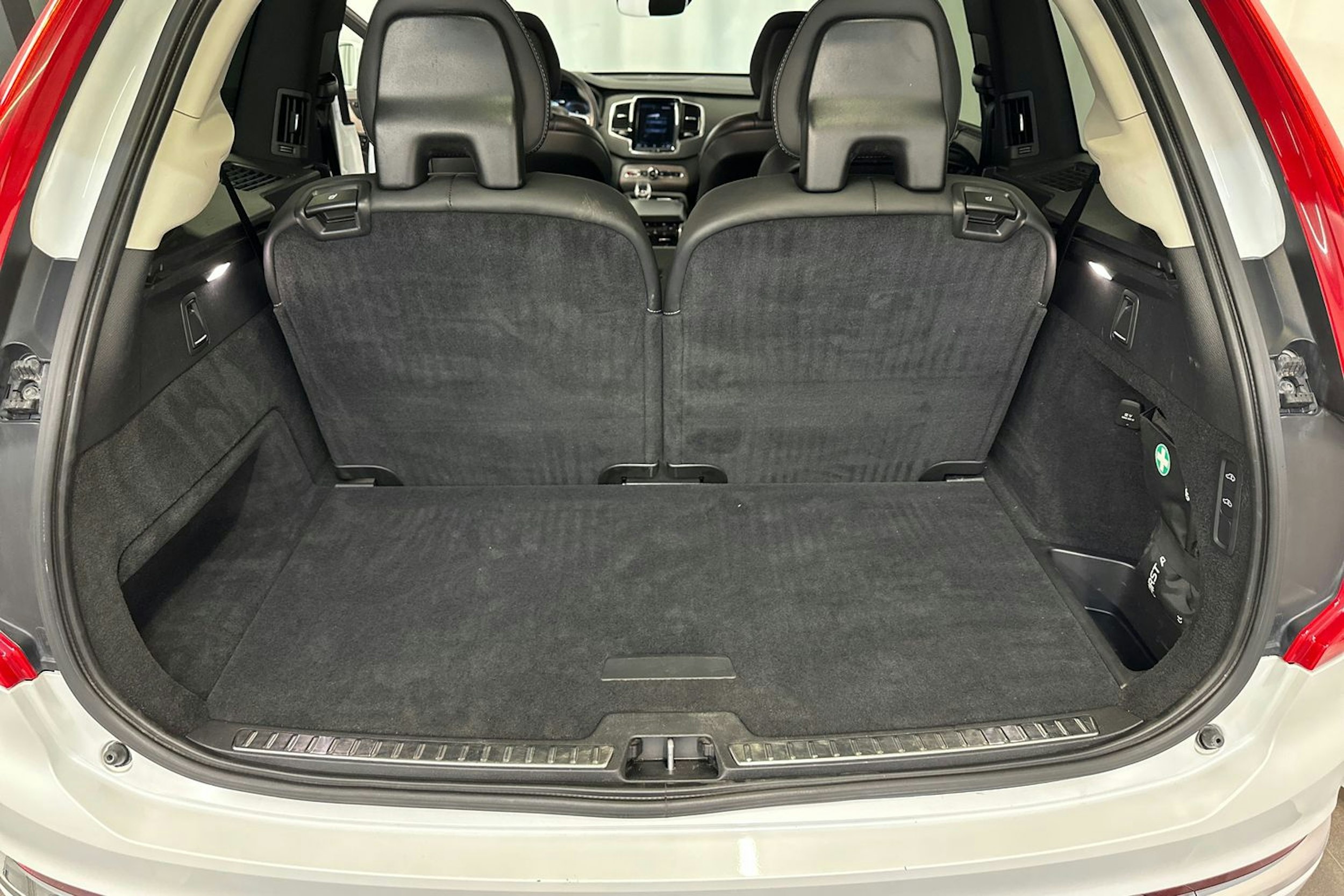 valkoinen Volvo XC90 2021 kuva 35.