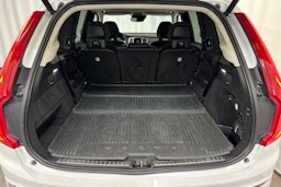 valkoinen Volvo XC90 2021 kuva 36.