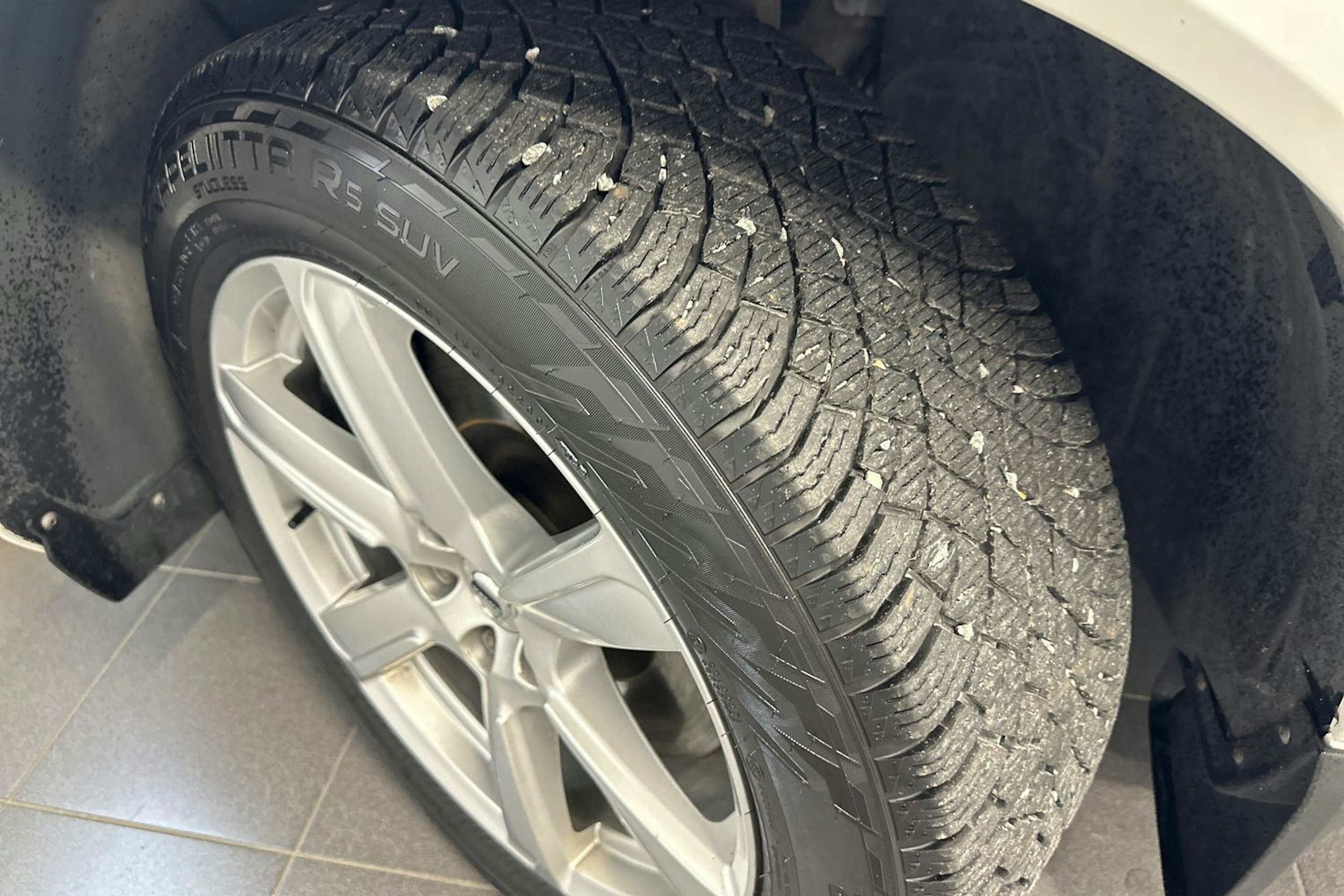 valkoinen Volvo XC90 2021 kuva 40.