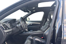 musta Volvo XC90 2022 kuva 3.