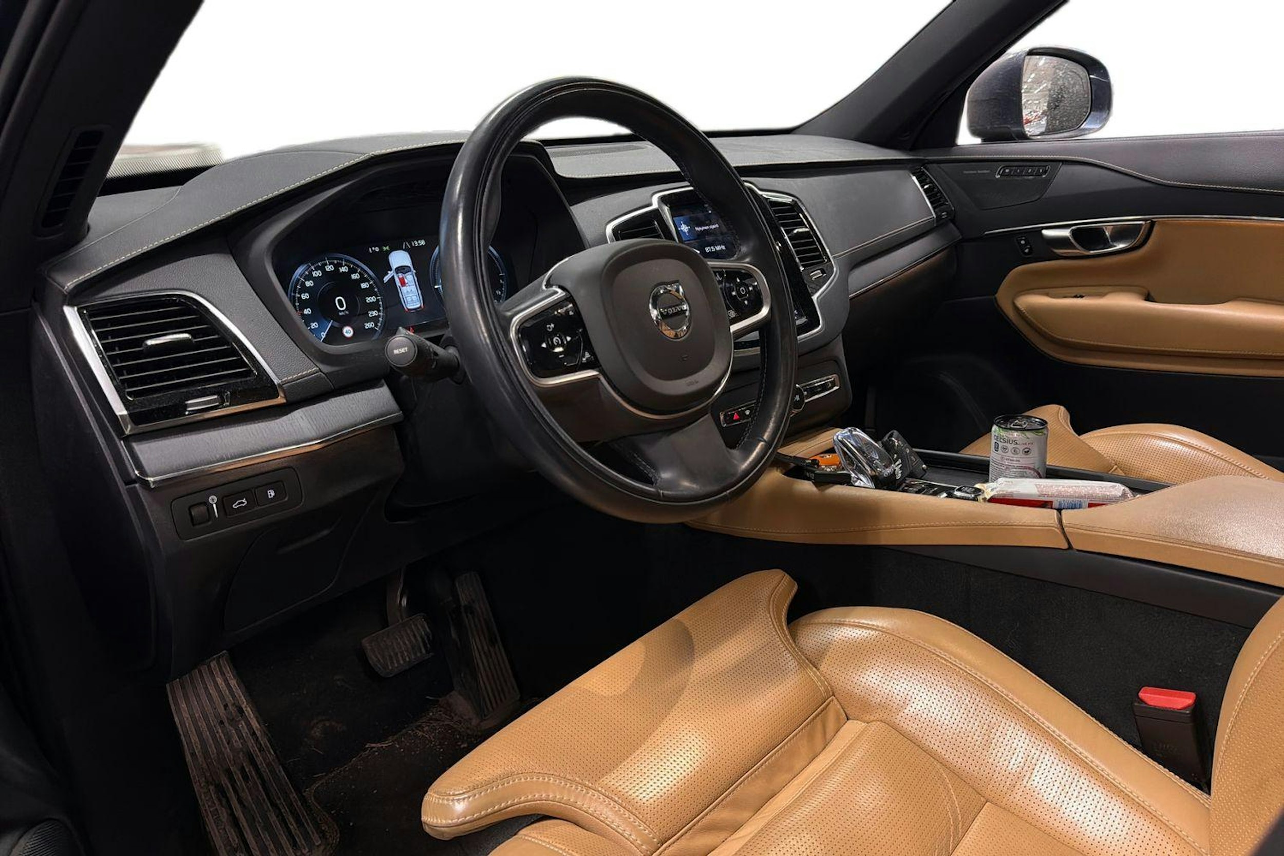 sininen Volvo XC90 2022 kuva 3.