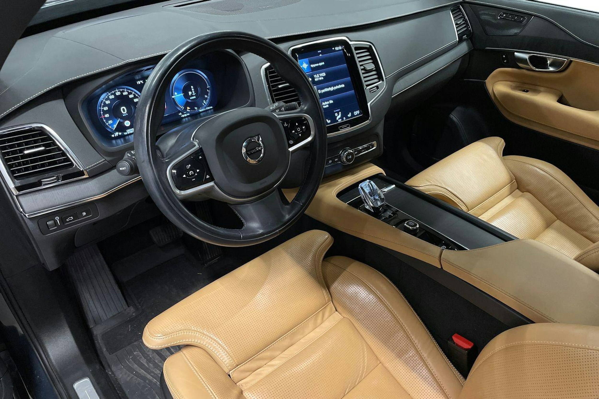 sininen Volvo XC90 2022 kuva 7.