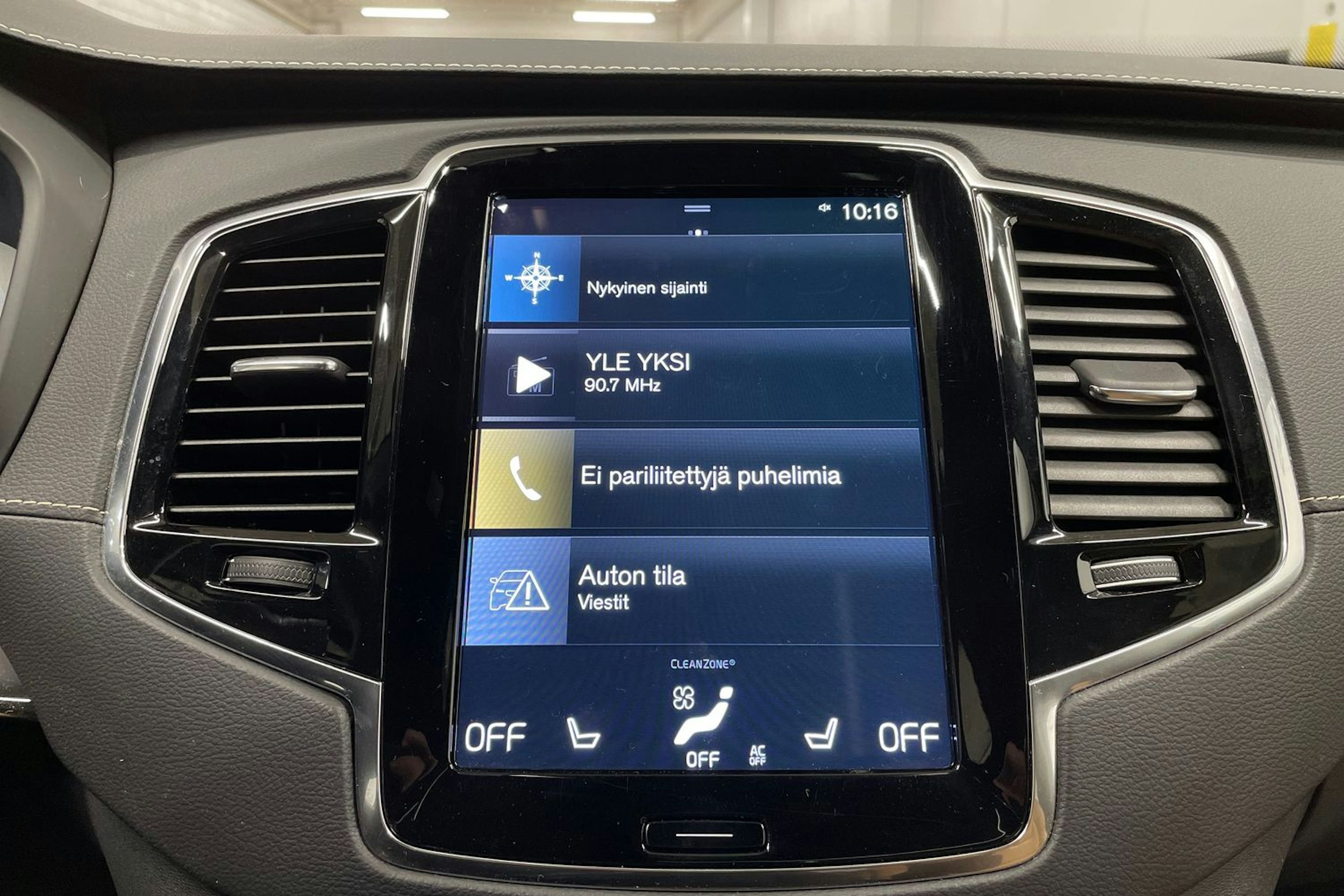 sininen Volvo XC90 2022 kuva 17.