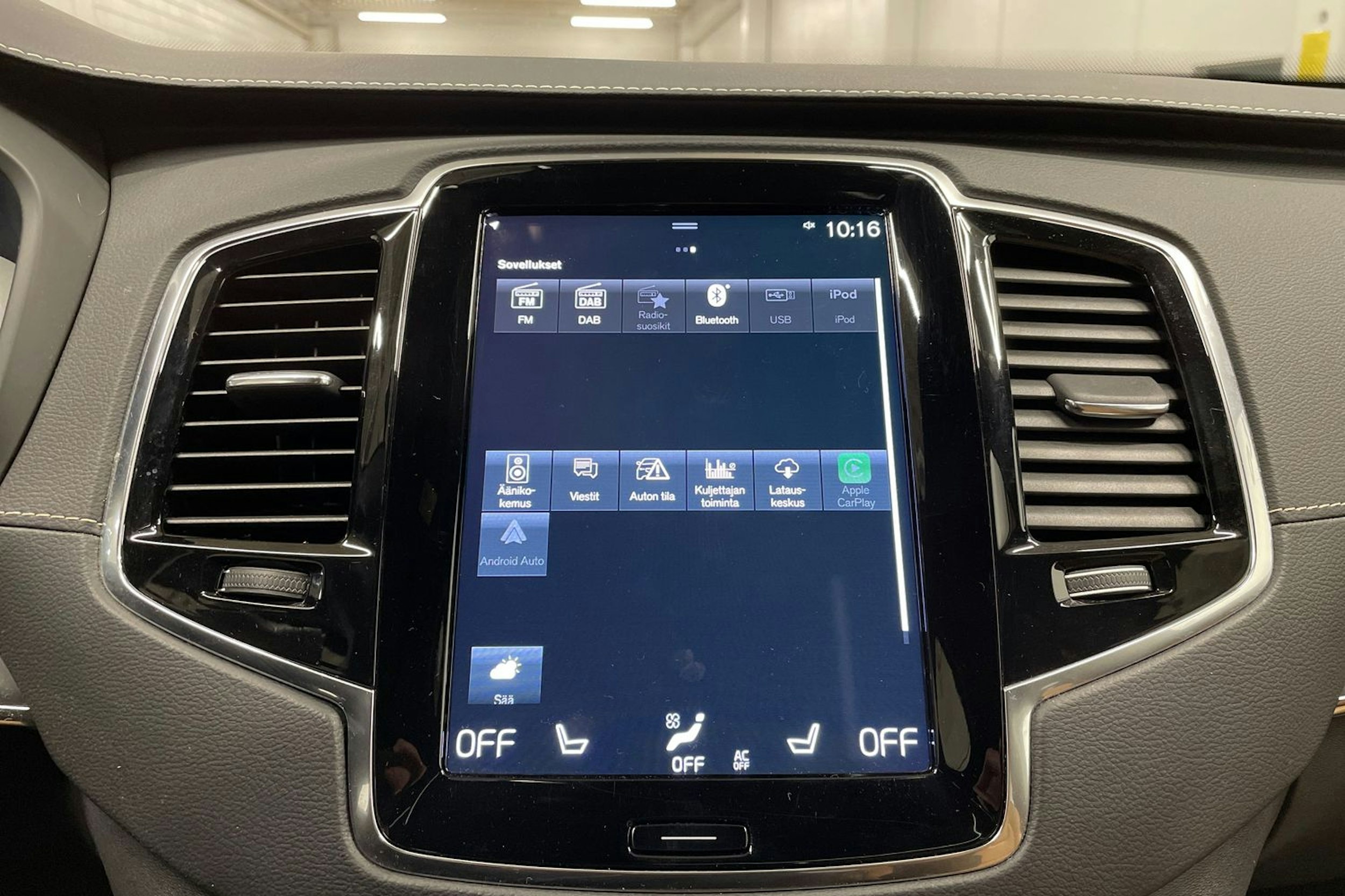 sininen Volvo XC90 2022 kuva 18.