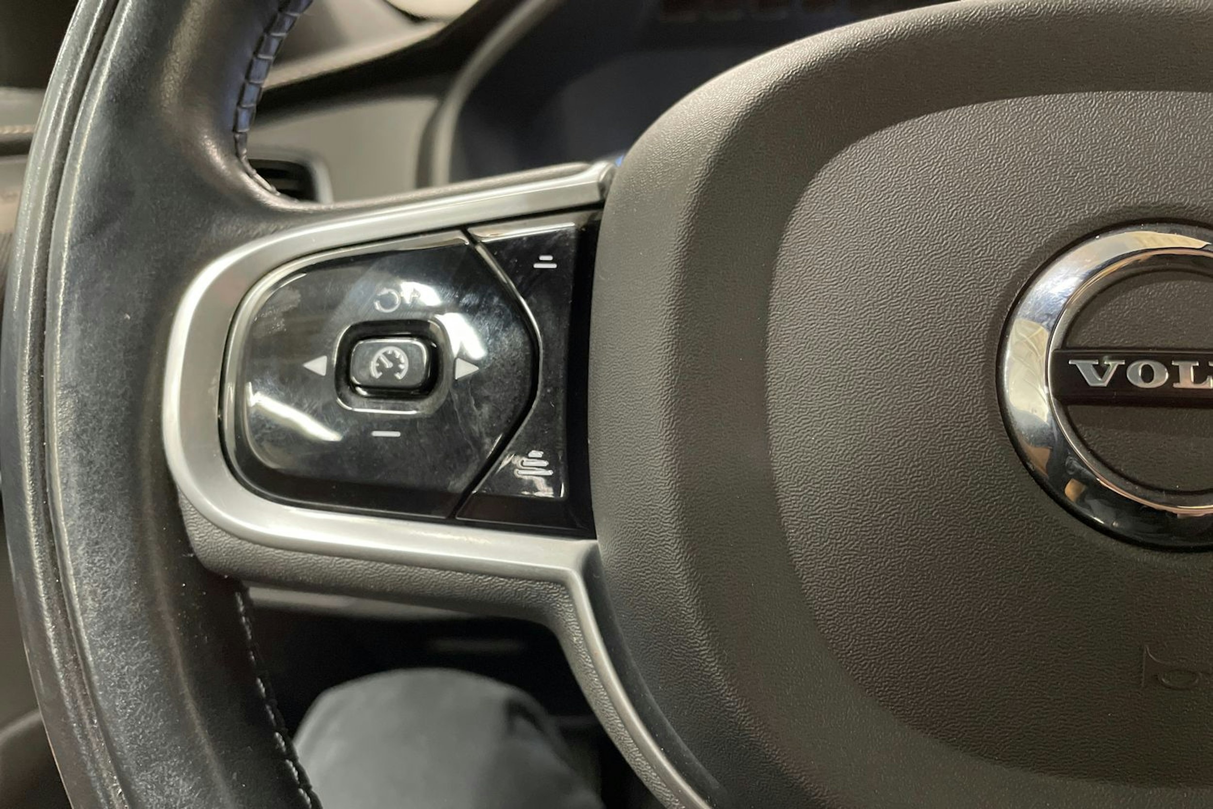 sininen Volvo XC90 2022 kuva 24.