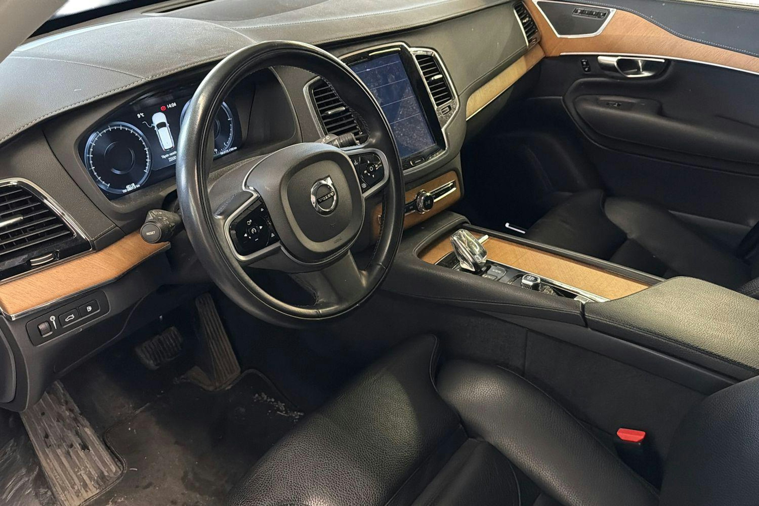 harmaa Volvo XC90 2022 kuva 3.