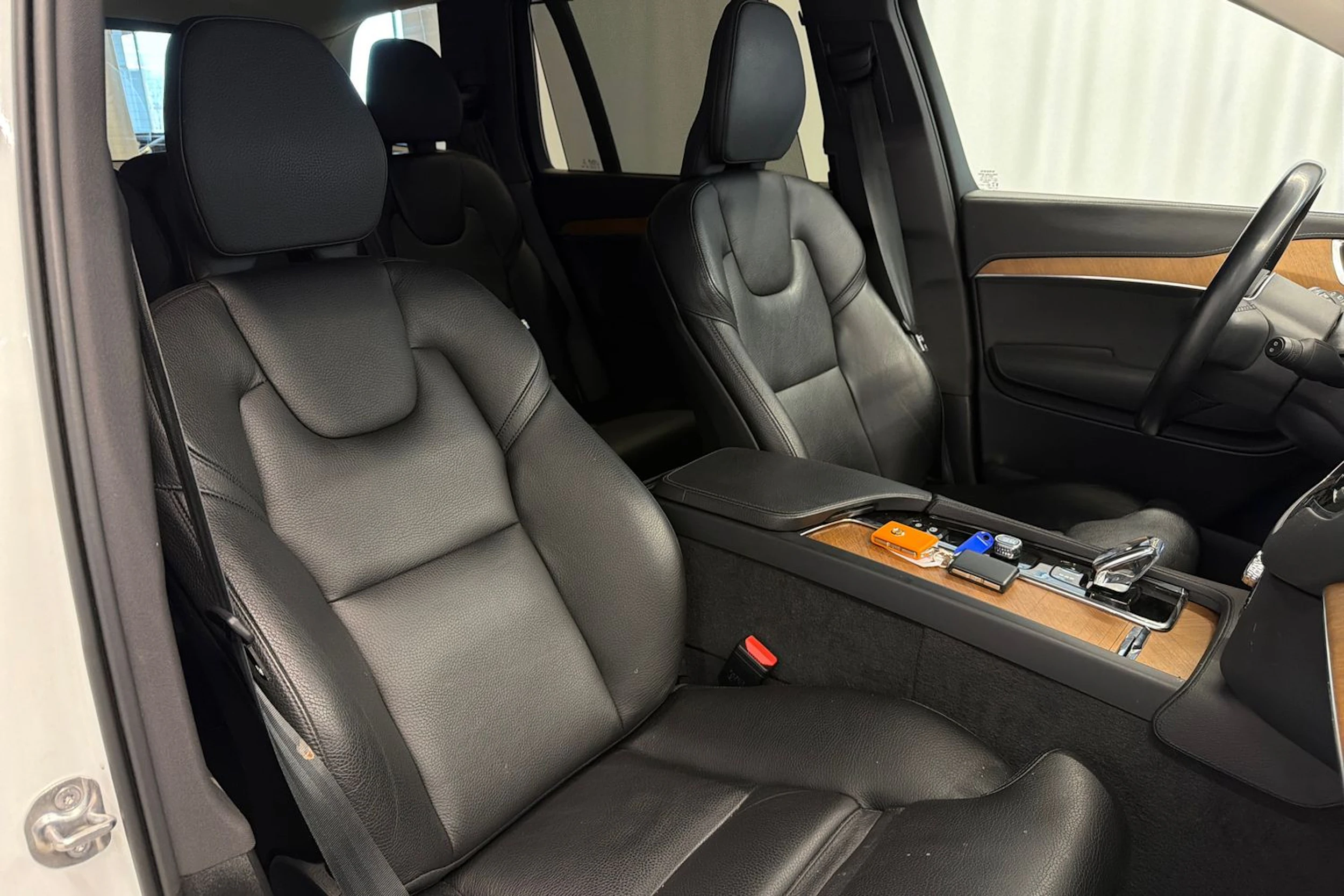 harmaa Volvo XC90 2022 kuva 15.