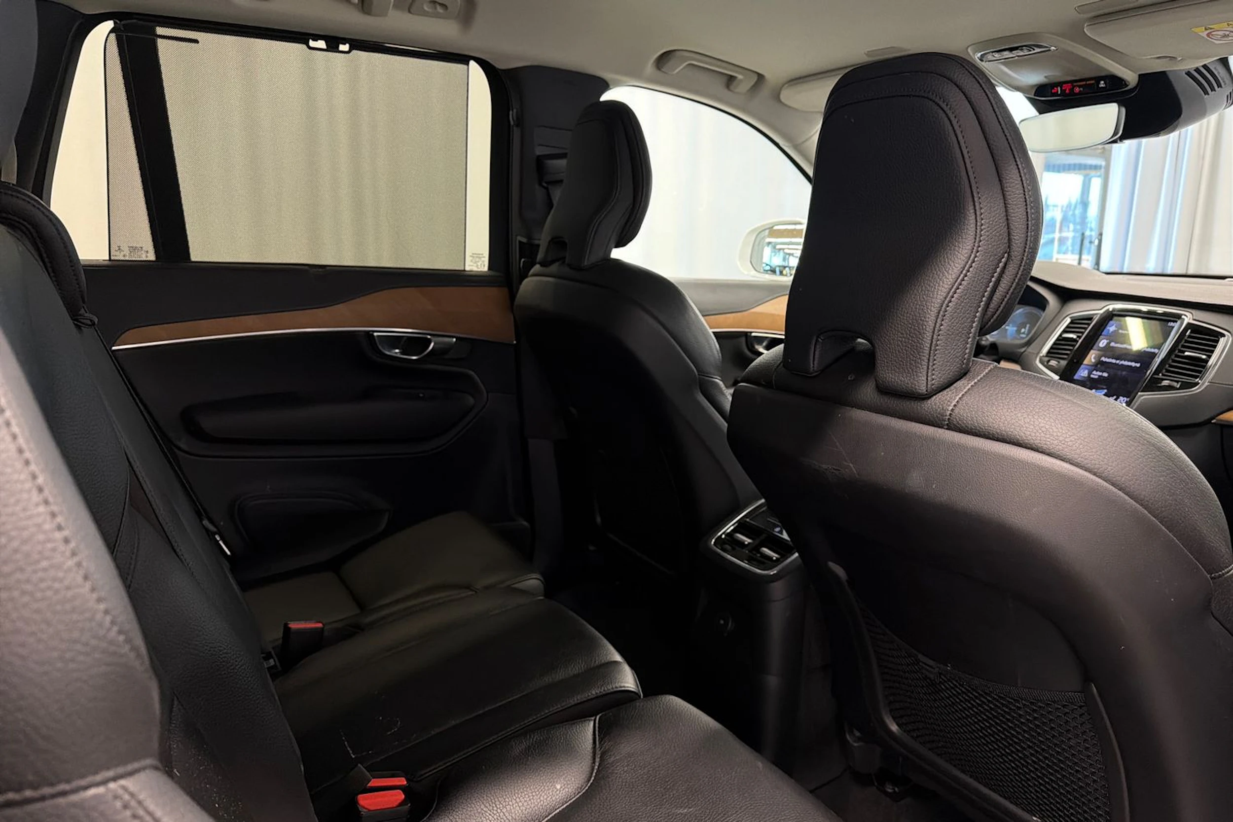 harmaa Volvo XC90 2022 kuva 16.