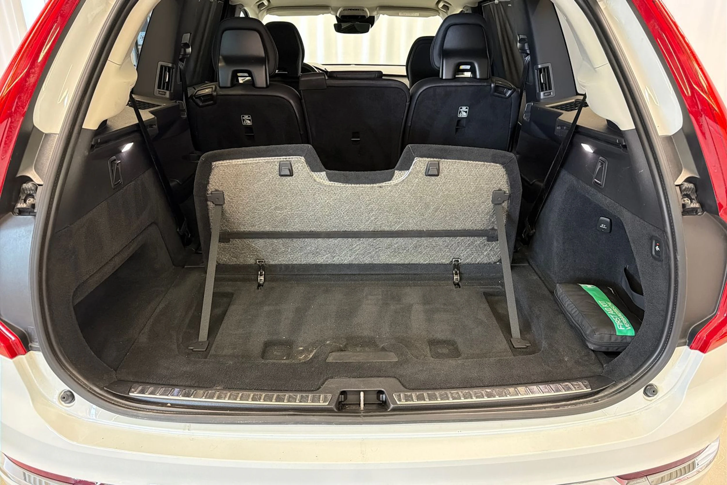 harmaa Volvo XC90 2022 kuva 20.