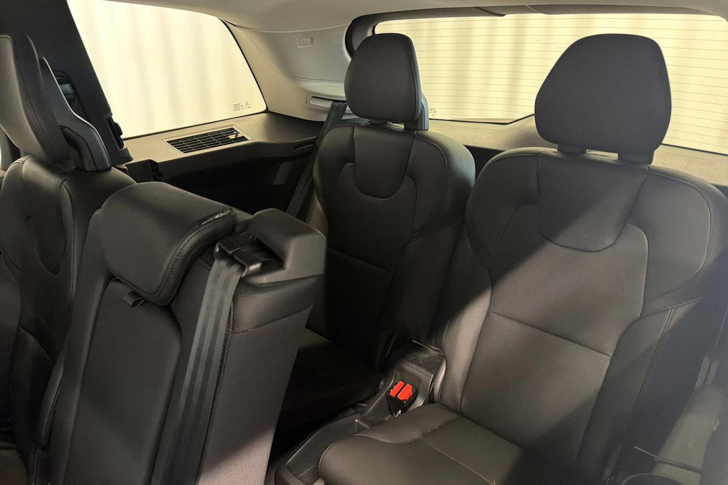 harmaa Volvo XC90 2022 kuva 23.