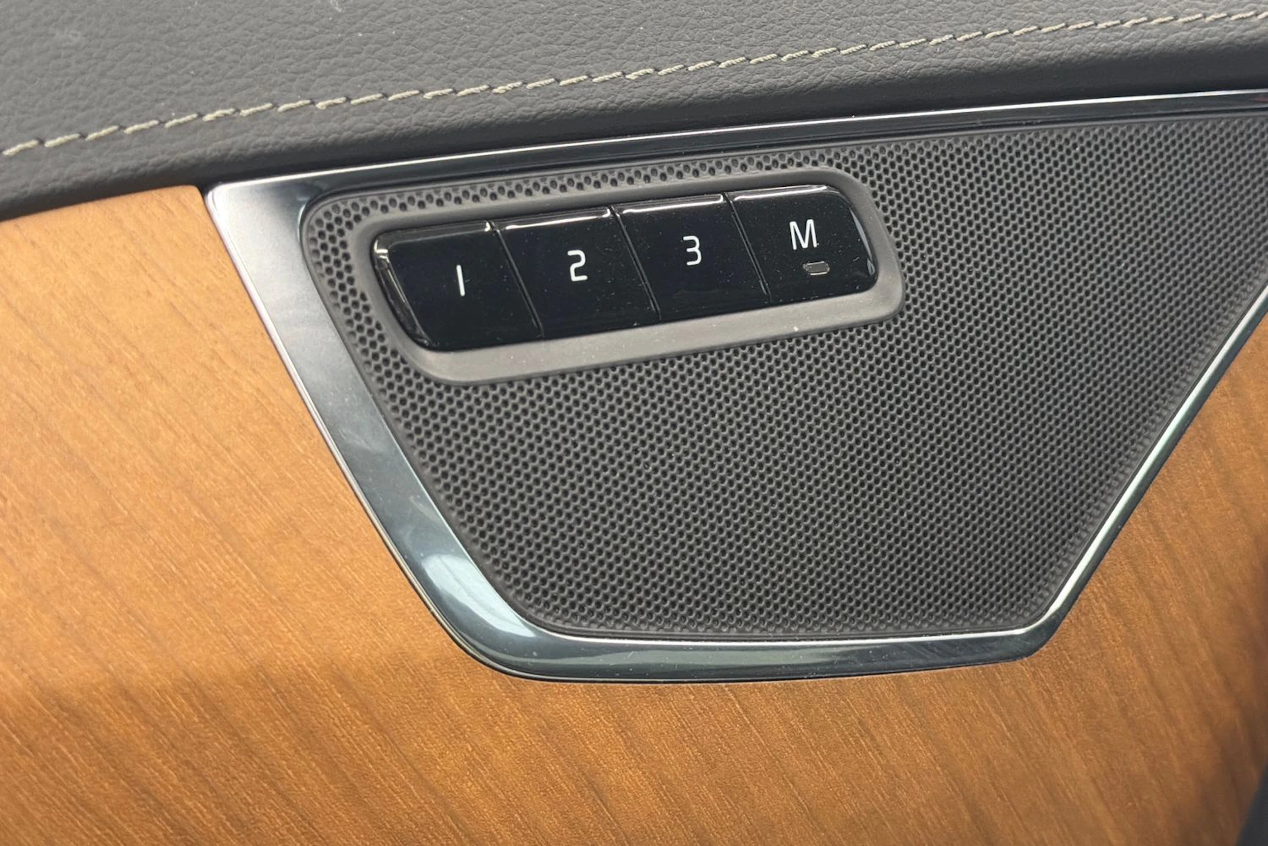 harmaa Volvo XC90 2022 kuva 25.