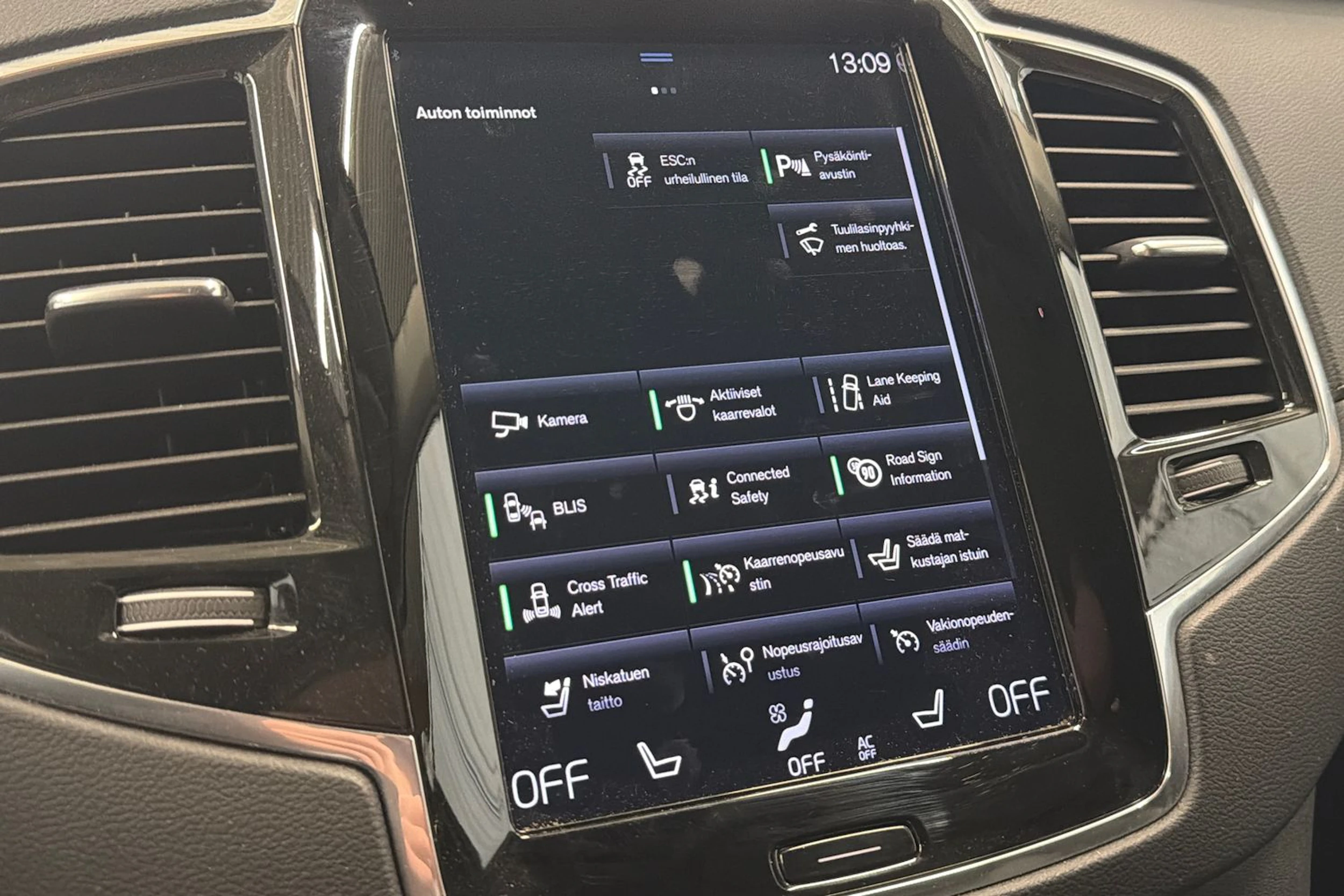 harmaa Volvo XC90 2022 kuva 30.