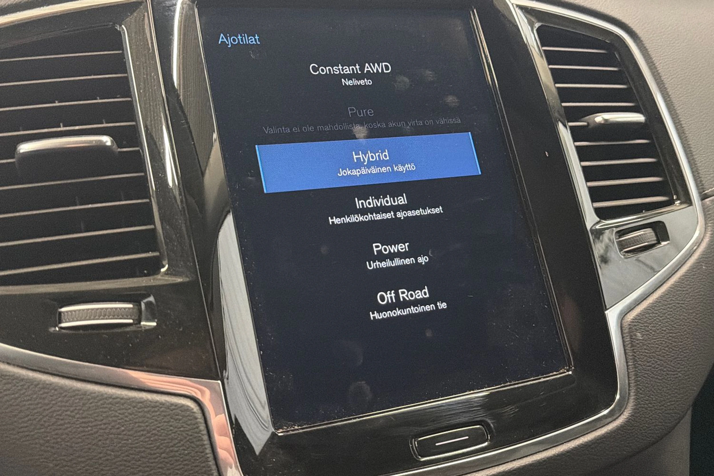 harmaa Volvo XC90 2022 kuva 32.