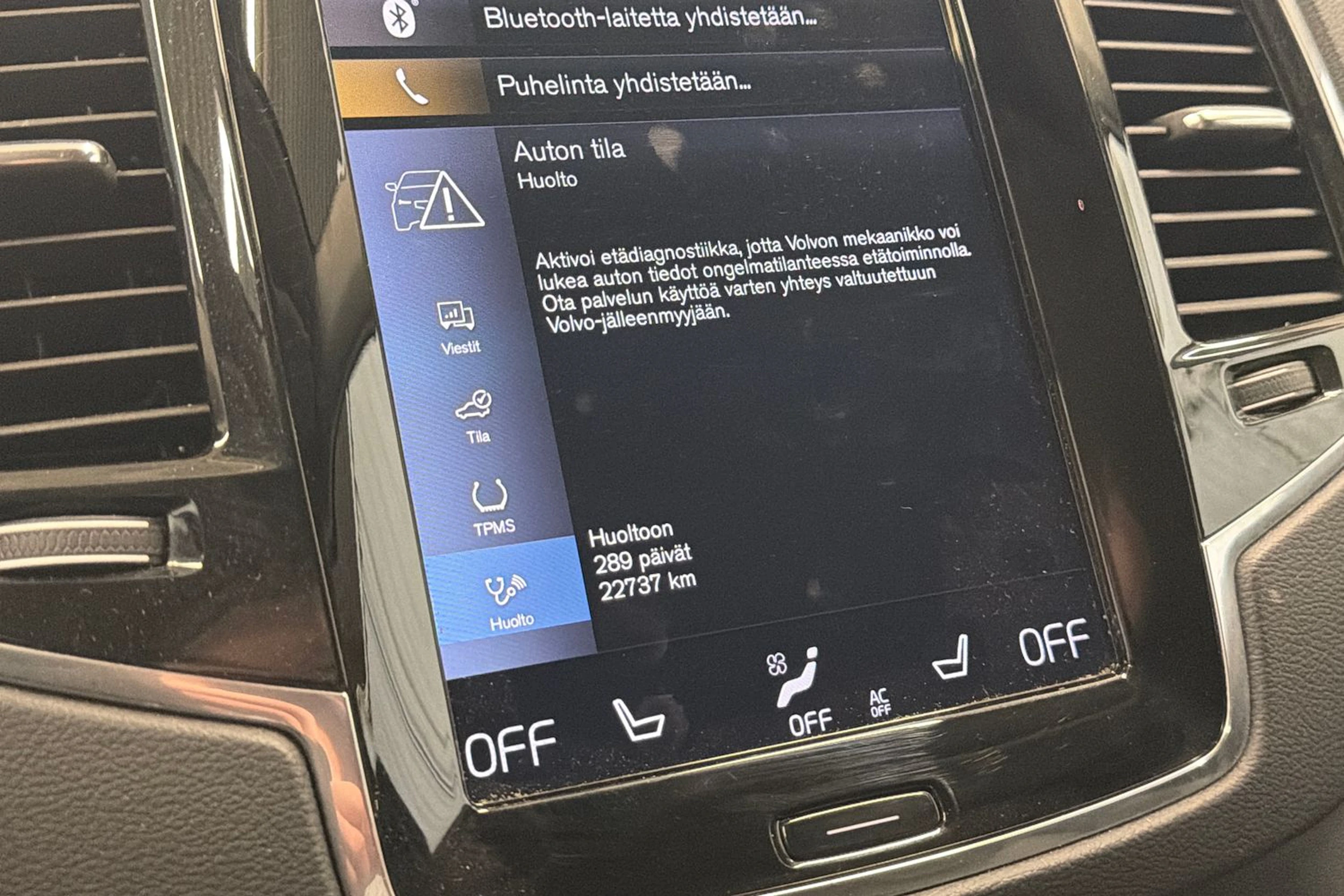 harmaa Volvo XC90 2022 kuva 34.