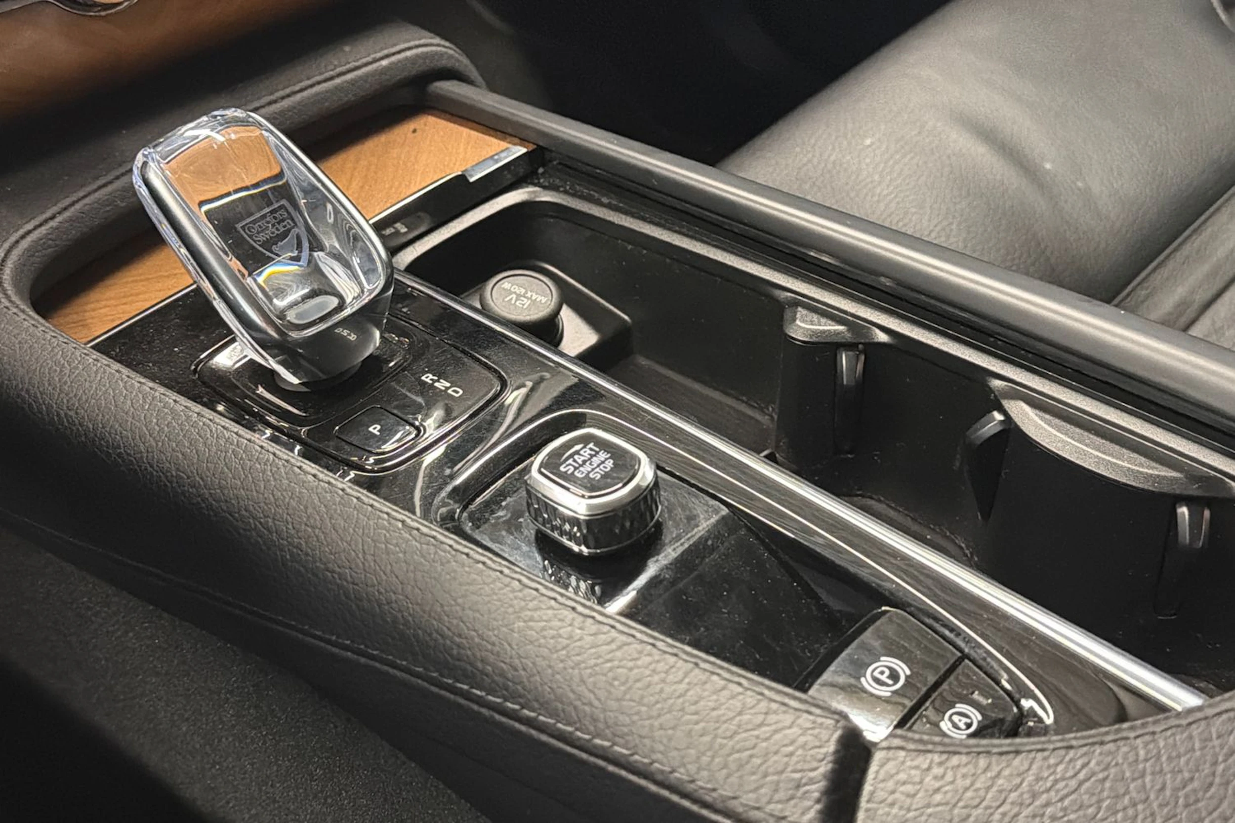 harmaa Volvo XC90 2022 kuva 35.