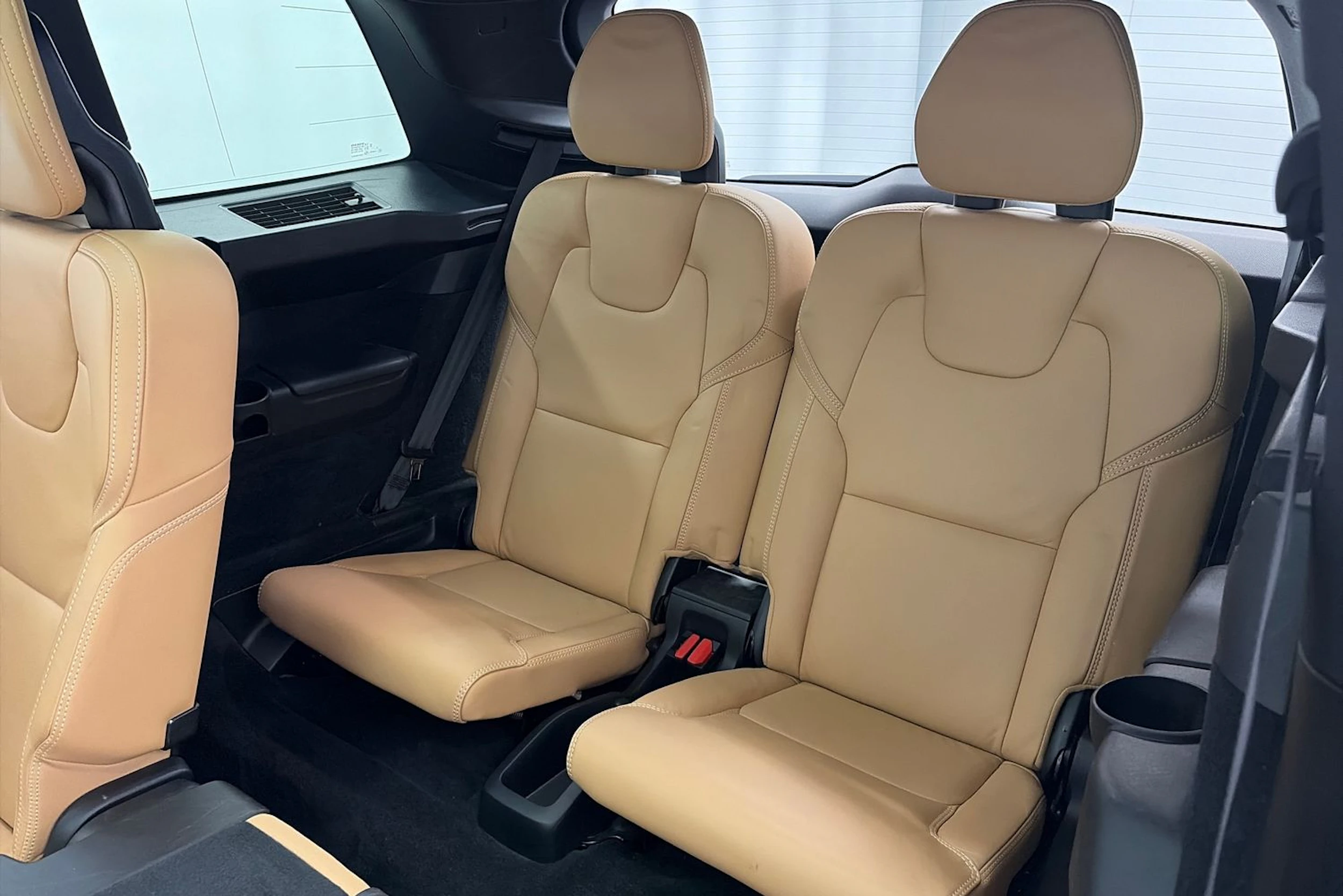 Harmaa Volvo XC90 2022 kuva 10.
