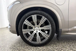 Harmaa Volvo XC90 2022 kuva 11.