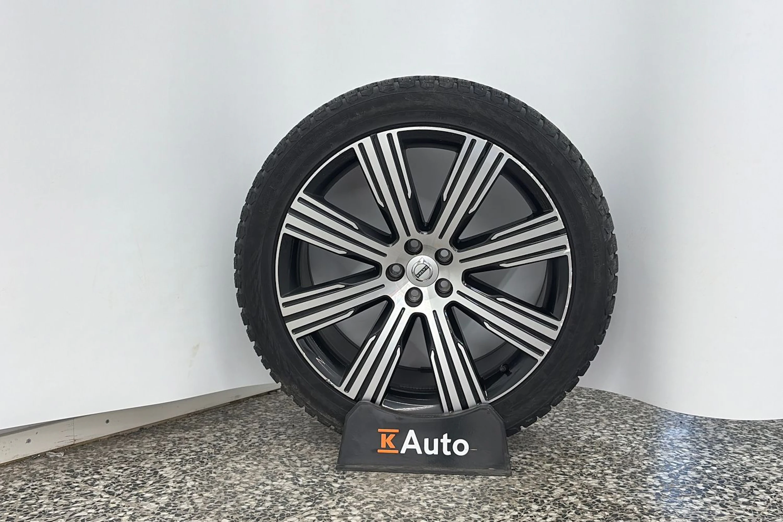 Harmaa Volvo XC90 2022 kuva 12.