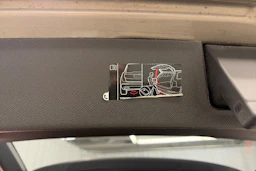 Harmaa Volvo XC90 2022 kuva 16.