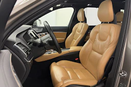 Harmaa Volvo XC90 2022 kuva 18.