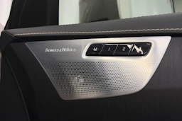 Harmaa Volvo XC90 2022 kuva 21.