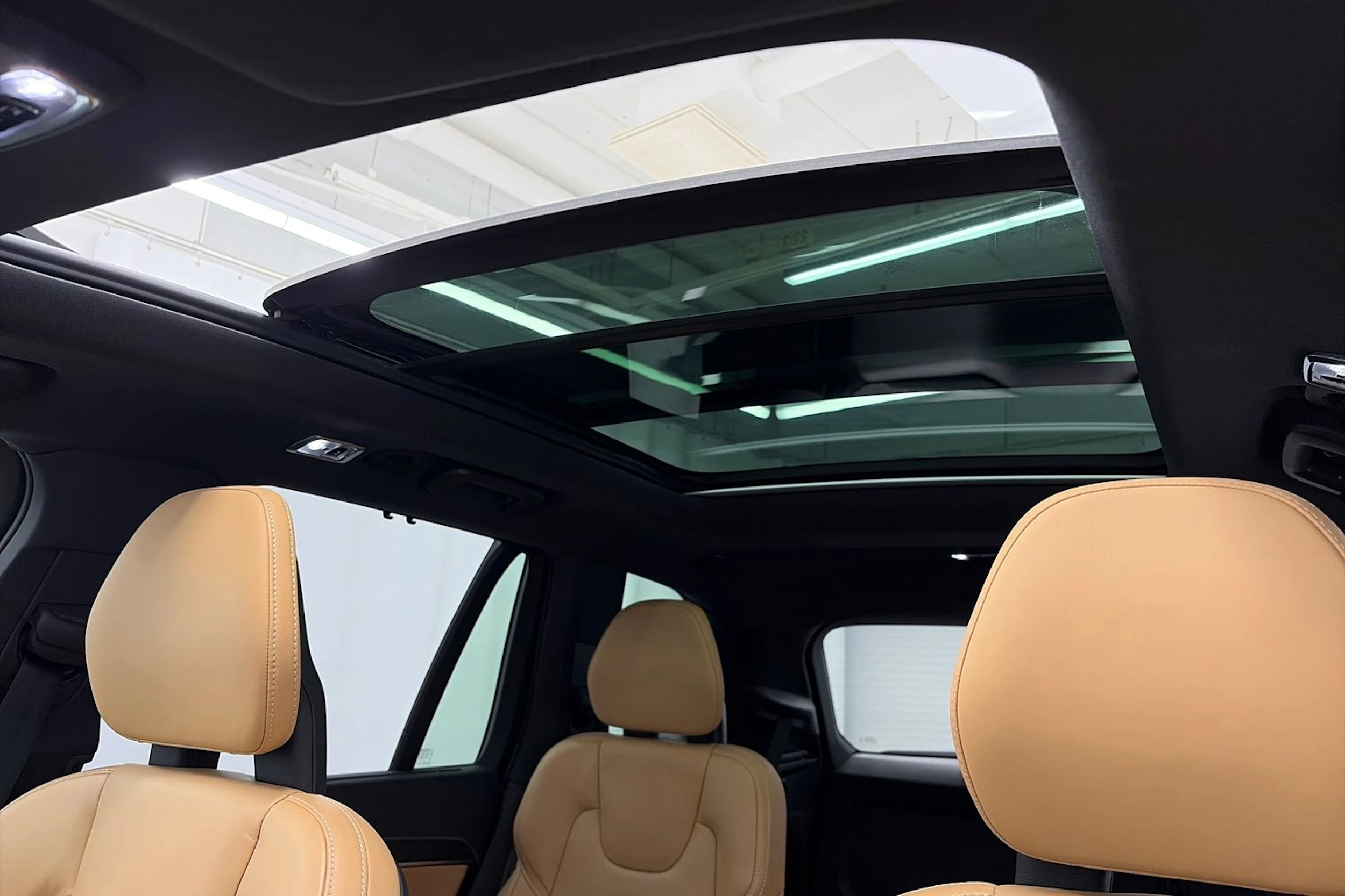 Harmaa Volvo XC90 2022 kuva 40.