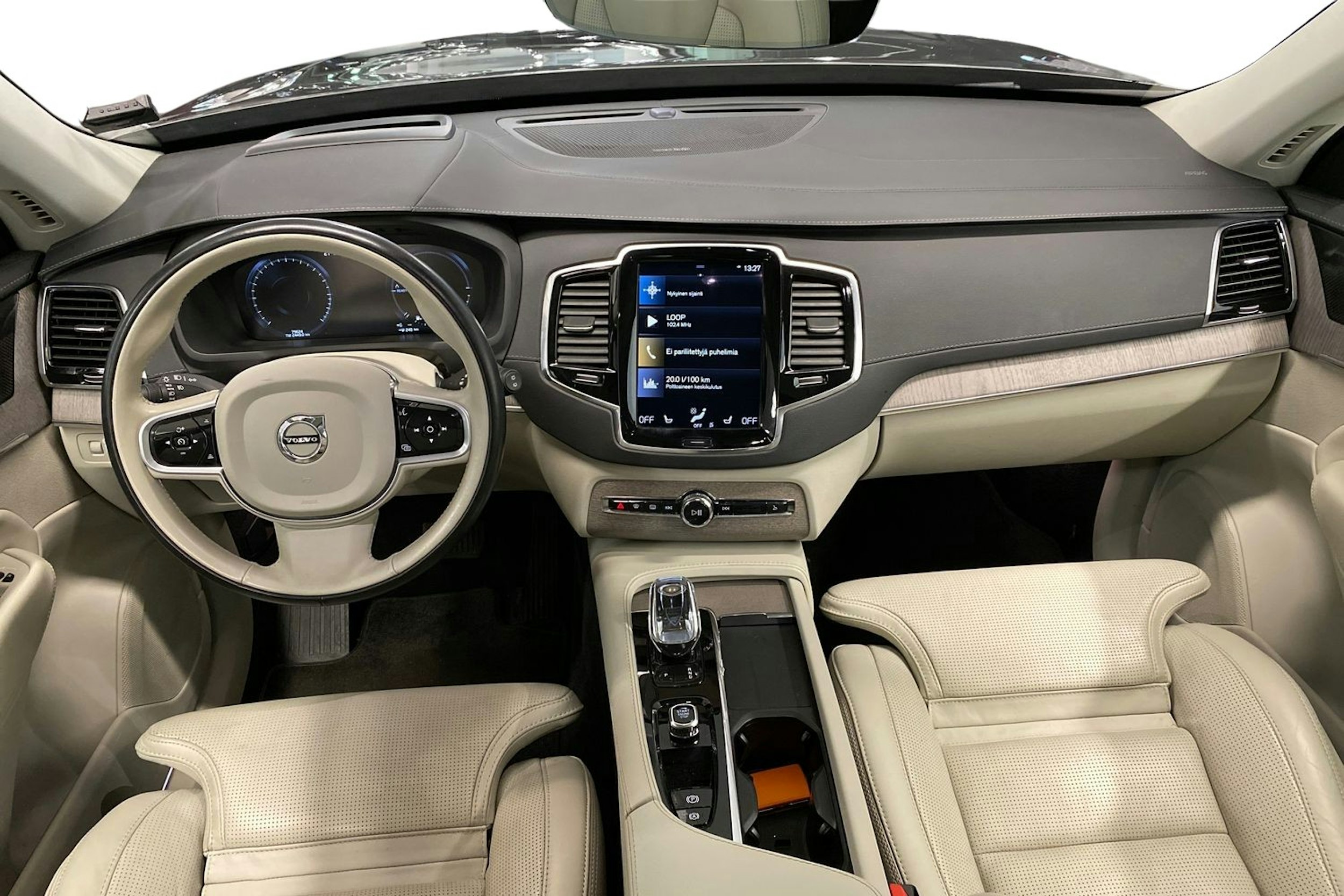 Harmaa Volvo XC90 2022 kuva 9.