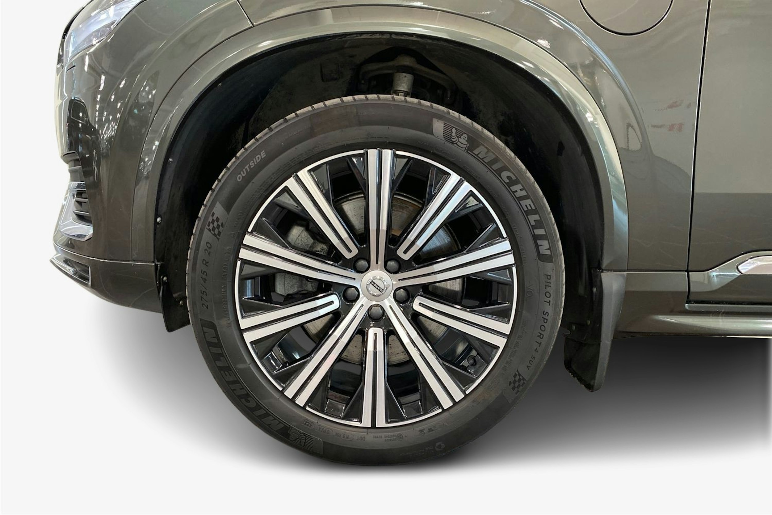 Harmaa Volvo XC90 2022 kuva 11.