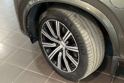 Harmaa Volvo XC90 2022 kuva 13.