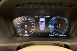 Harmaa Volvo XC90 2022 kuva 16.