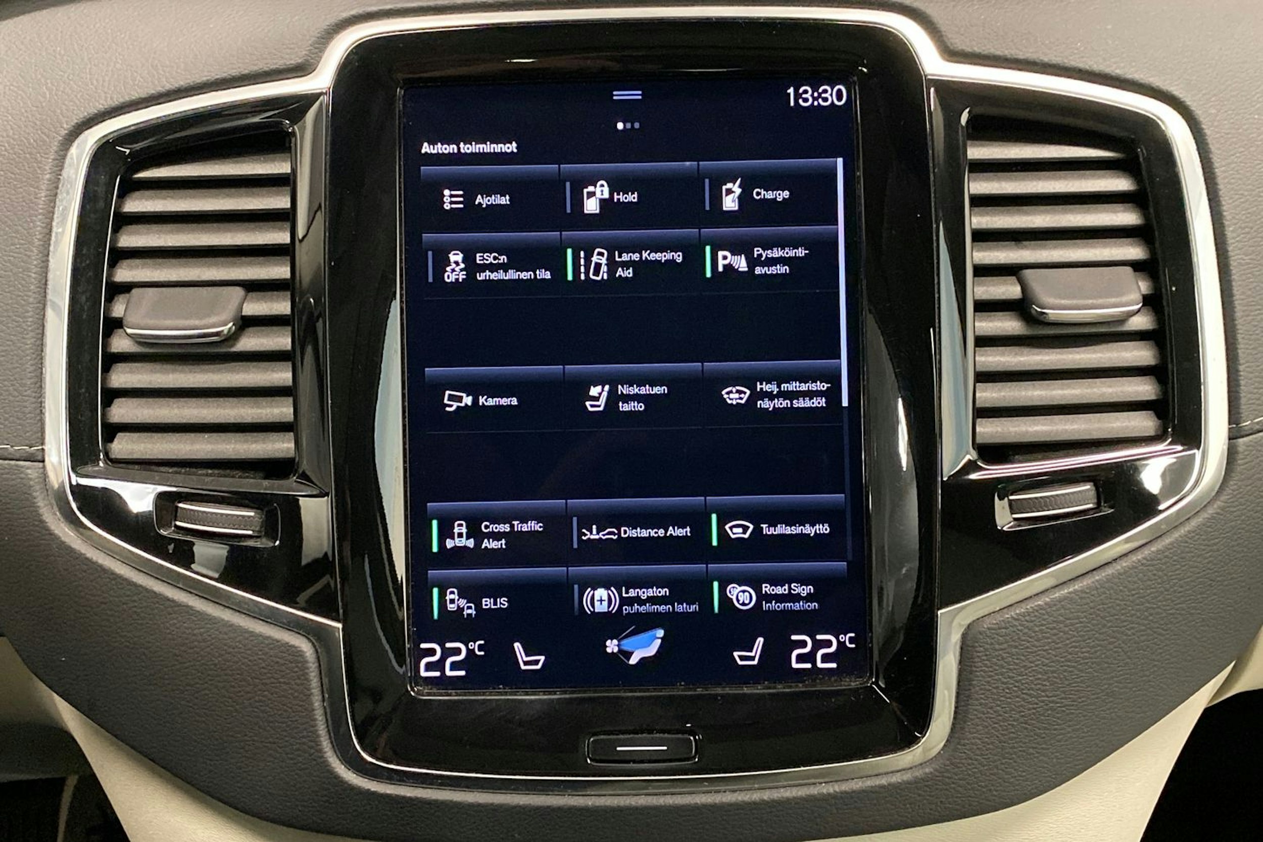 Harmaa Volvo XC90 2022 kuva 19.