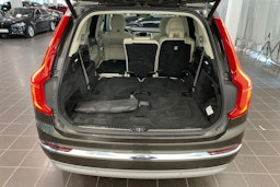 Harmaa Volvo XC90 2022 kuva 26.