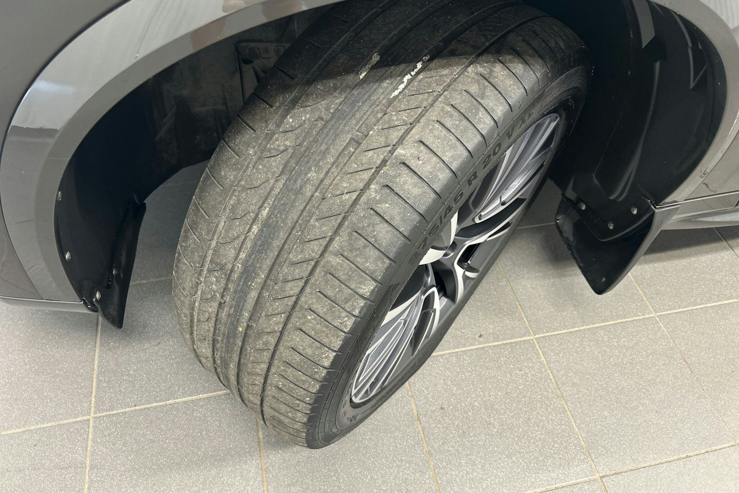 harmaa Volvo XC90 2022 kuva 13.