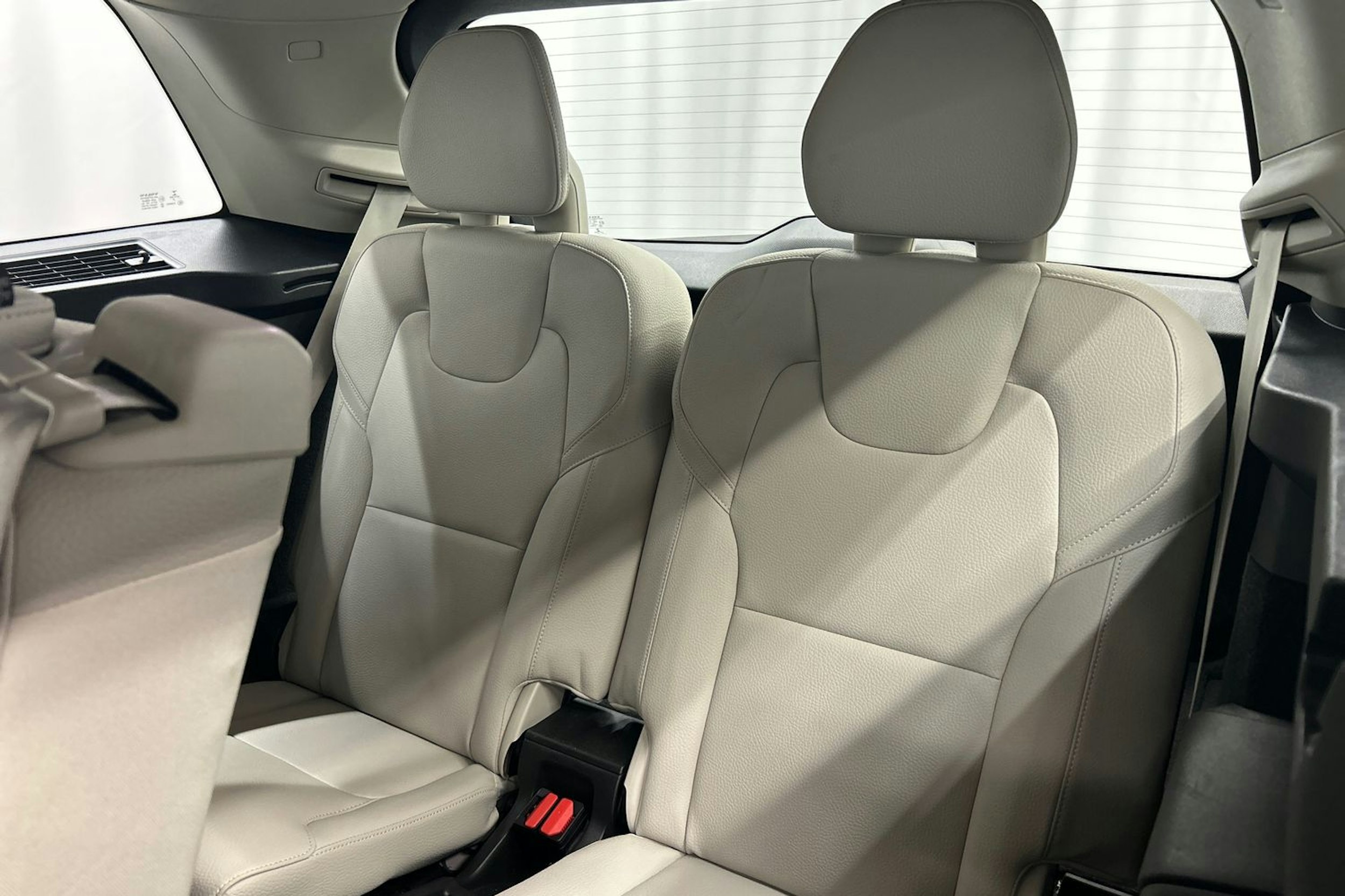 harmaa Volvo XC90 2022 kuva 19.