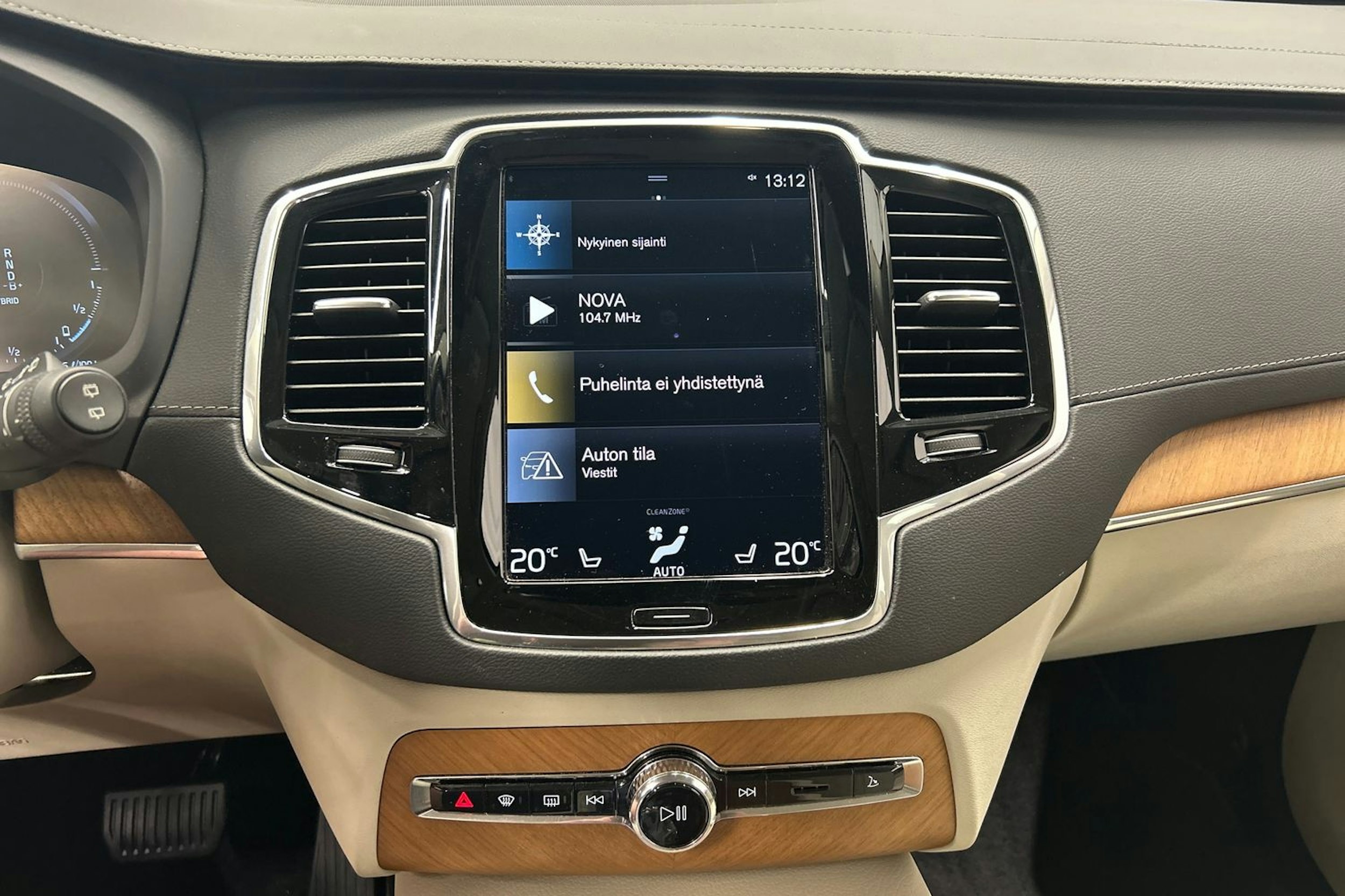 harmaa Volvo XC90 2022 kuva 26.