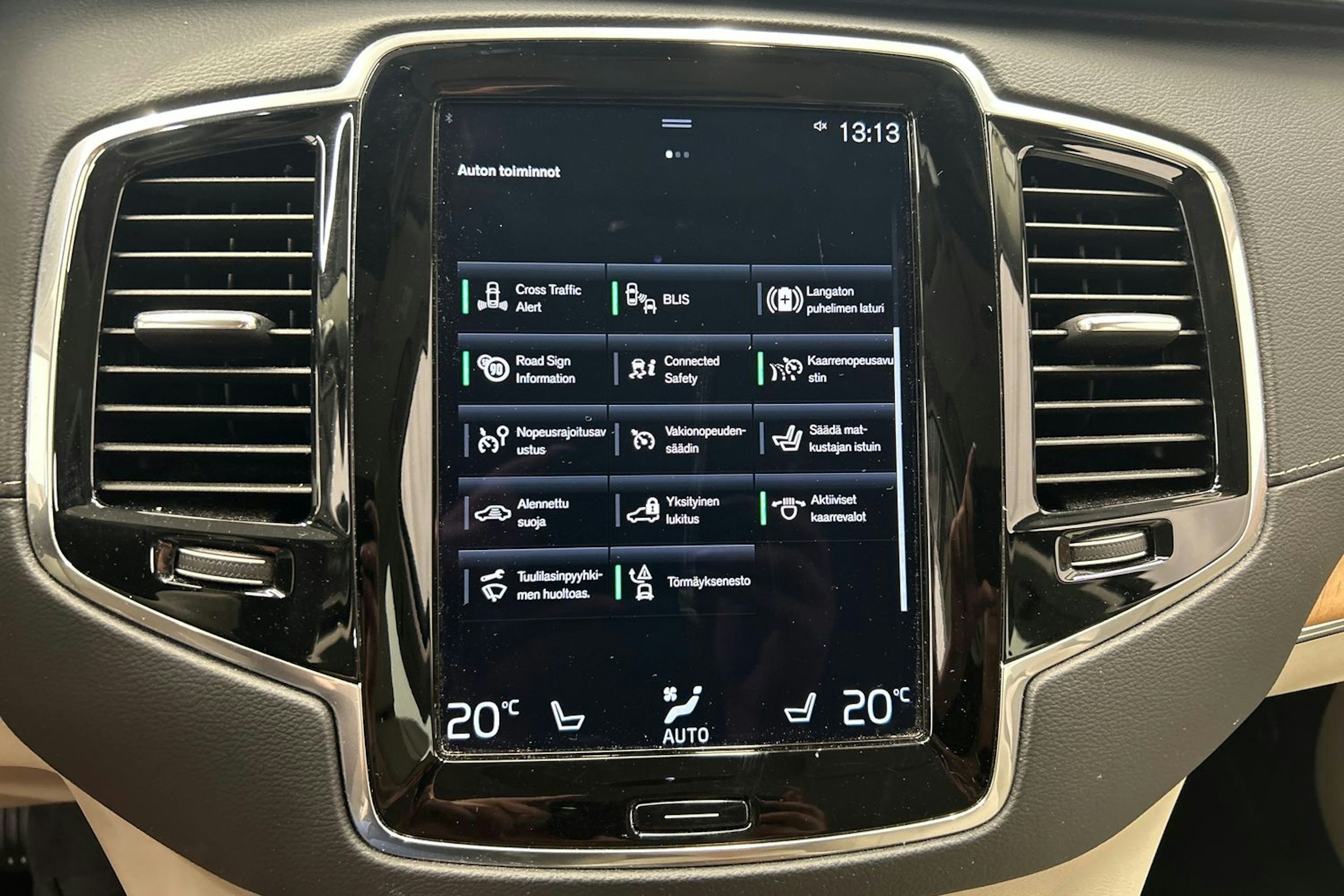 harmaa Volvo XC90 2022 kuva 30.